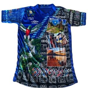 NWOT Umbro Guatemala‎ Graphic Soccer Futbol Jersey. Men size M